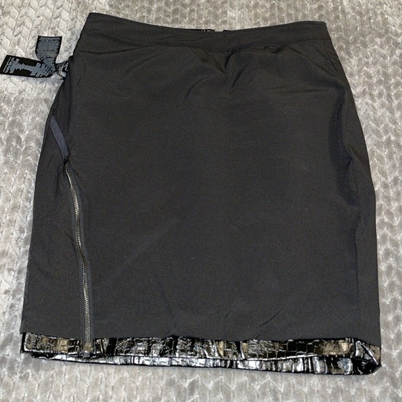 Guess Maleka Mini Croc-Embossed Faux-Leather Skirt. Size Large. Lined. Black - Picture 15 of 16